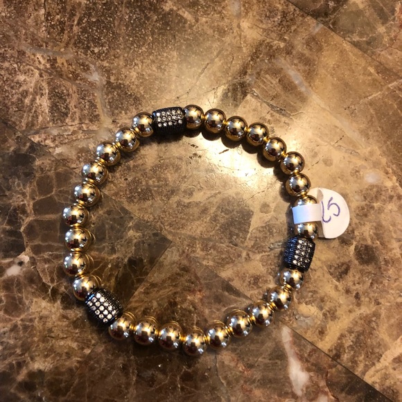 NWT Adorable gold and rhinestone bracelet. - Picture 2 of 2